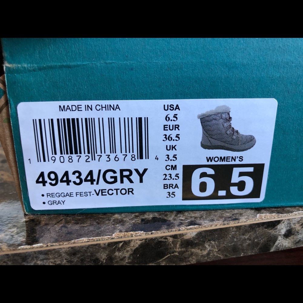 NEW Skechers Women's Relaxed Fit boots - Picture 16 of 16